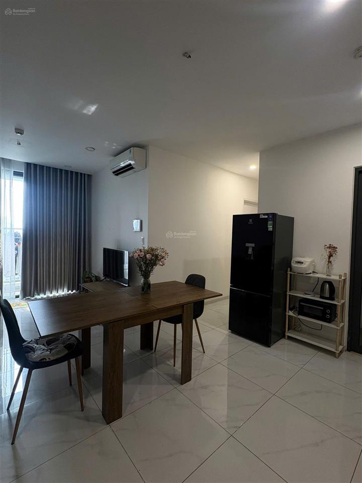 Bán căn hộ d'lusso 2pn dt lớn 80m2 căn góc view xem bắn pháo hoa tầng cao giá 6,8 tỷ full nội thất