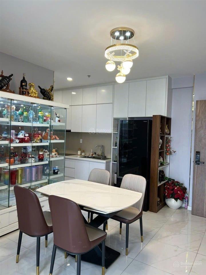 Bán căn hộ d'lusso 2pn dt lớn 75m2 căn góc tầng cao view sông giá rẻ chỉ 6,15 tỷ bao thuế full nt