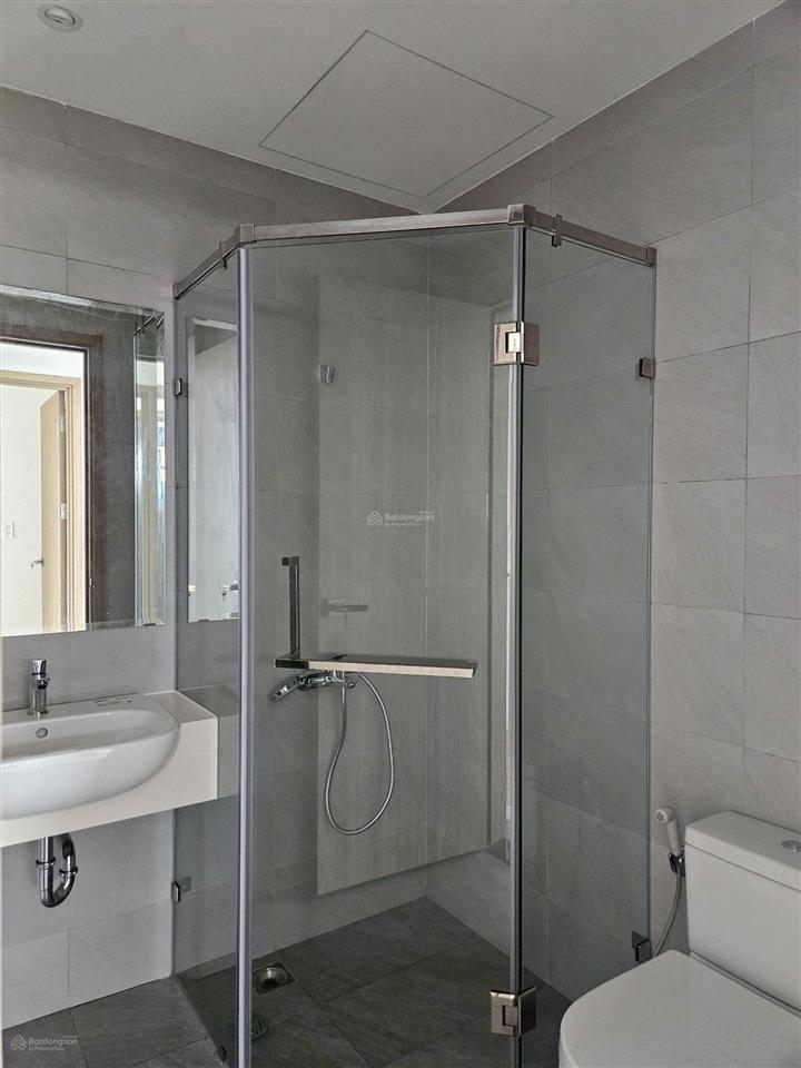 Cần bán căn hộ mt eastmark city căn 3pn + 1 phòng kho, nội thất cơ bản, tầng cao view sông