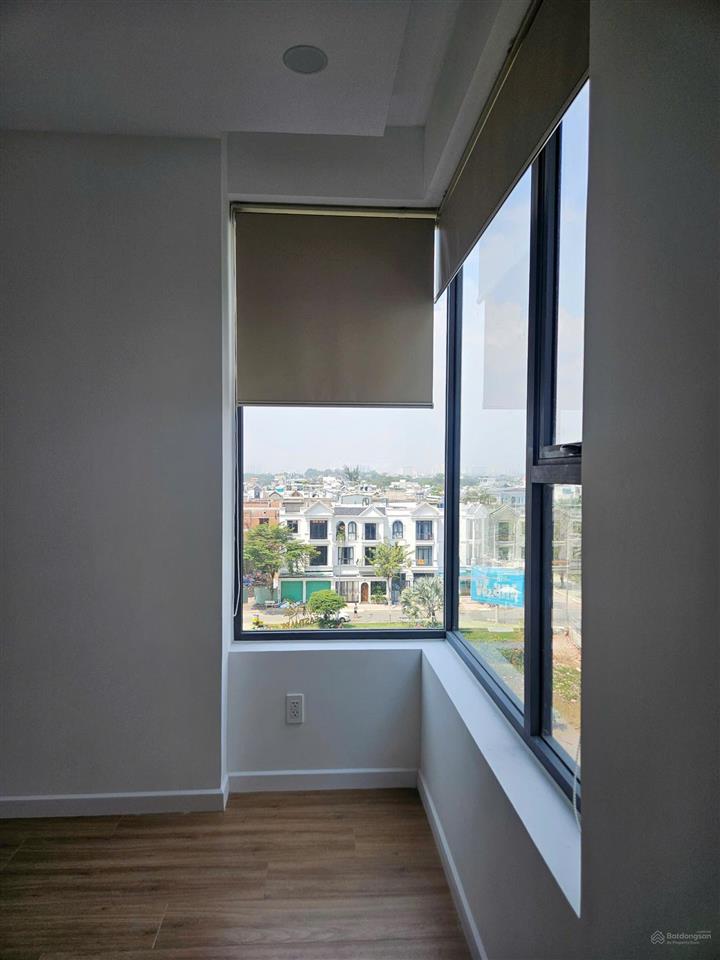 Cần bán căn hộ mt eastmark city căn 3pn + 1 phòng kho, nội thất cơ bản, tầng cao view sông