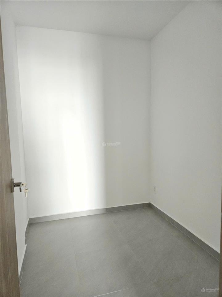 Cần bán căn hộ mt eastmark city căn 3pn + 1 phòng kho, nội thất cơ bản, tầng cao view sông