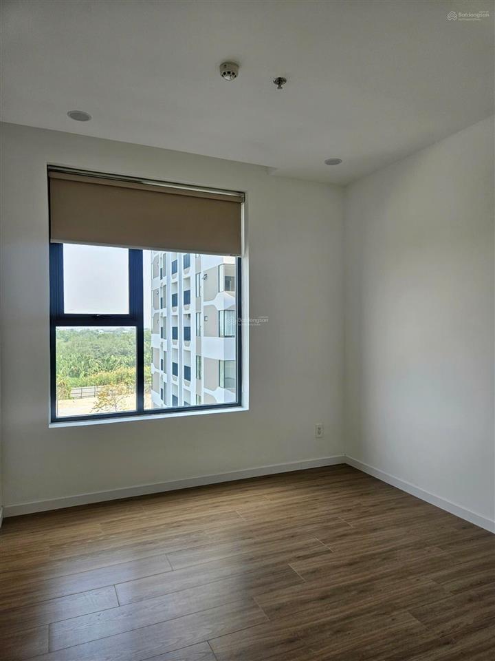 Cần bán căn hộ mt eastmark city căn 3pn + 1 phòng kho, nội thất cơ bản, tầng cao view sông