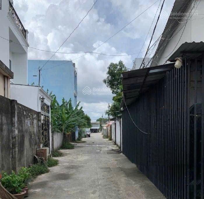 Bán nhà bắc lân chợ đầu mối hóc môn  bà điểm hxh 60m2  3 tầng  3pn sát mt  giá 3.6tỷ tl.