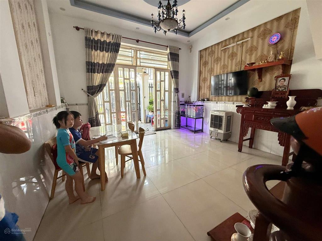 Bán nhà gần trần văn mười, hóc môn, 2 tầng, 5x18, hẻm xe tải, giá chỉ 4.65 tỷ tl