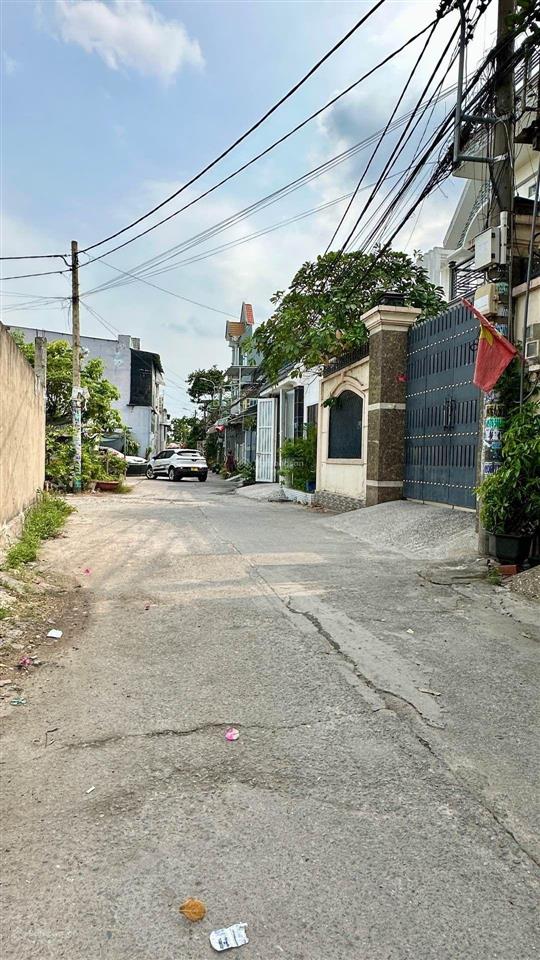 Bán nhà 3 tầng, 4x19, hẻm xe hơi, cách trần văn mười 200m, gần chợ đầu mối hóc môn, chỉ 4.9 tỷ