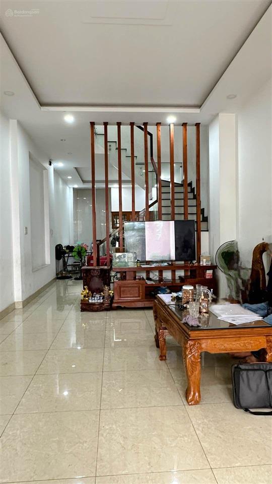 Bán nhà 3 tầng, 4x19, hẻm xe hơi, cách trần văn mười 200m, gần chợ đầu mối hóc môn, chỉ 4.9 tỷ