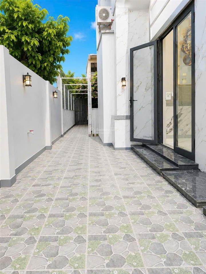 Nhà shr sd 110m2, gần trần văn mười, xã bà điểm, ngang lớn 6.8m, 2 tầng, hẻm xe hơi, giá 3.8 tỷ tl