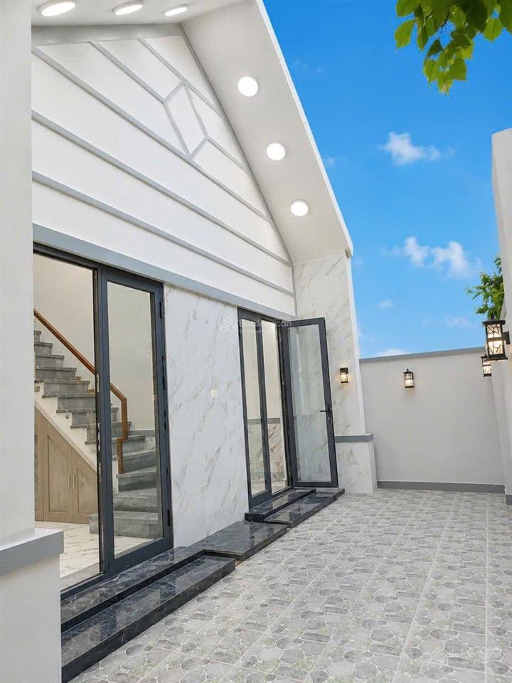 Nhà shr sd 110m2, gần trần văn mười, xã bà điểm, ngang lớn 6.8m, 2 tầng, hẻm xe hơi, giá 3.8 tỷ tl