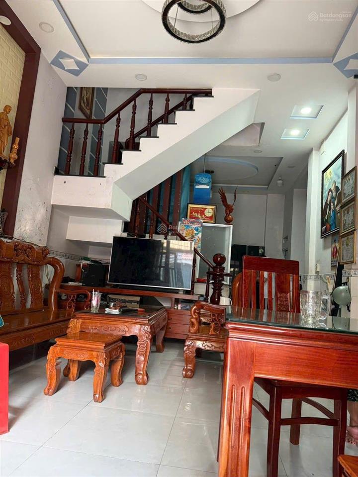 Nhà 66m2 chỉ 3.6 tỷ tl, 3 tầng, 6.5x12, gần chợ chữ s xuân thới đông  hóc môn