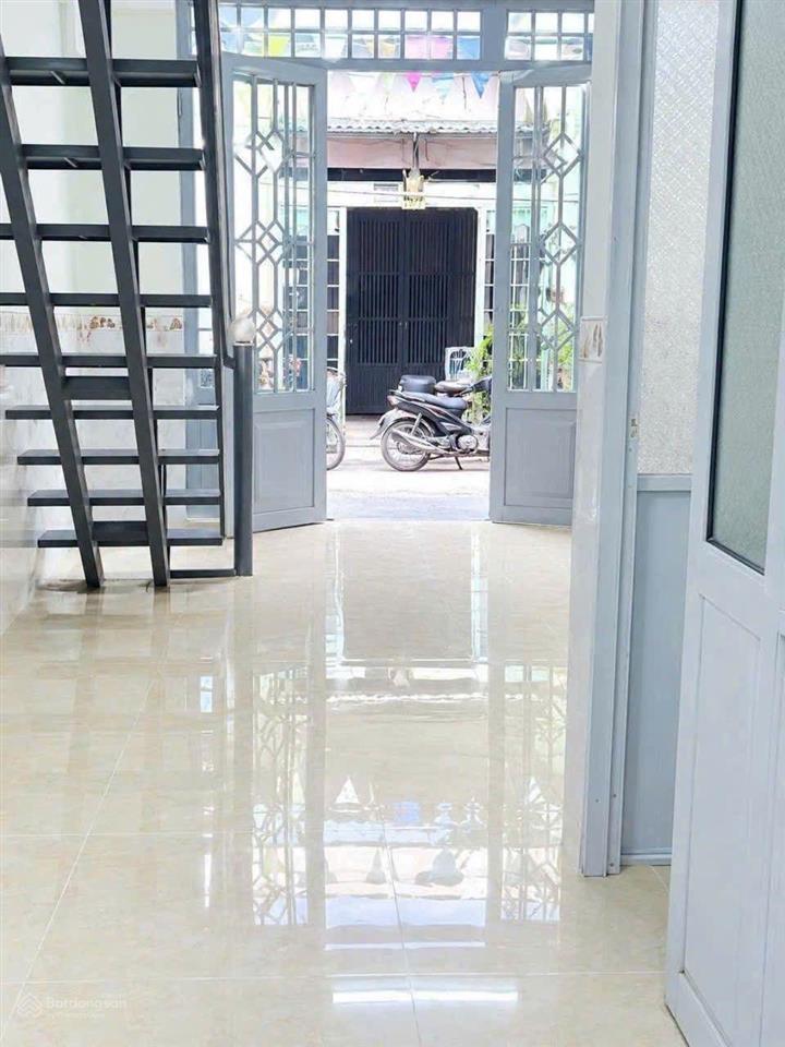 Chủ gấp bán nhà gần nhà thờ bùi môn ấp tân tiến, 4x12, hẻm 4m thoáng, giá chỉ 2.4 tỷ, shr