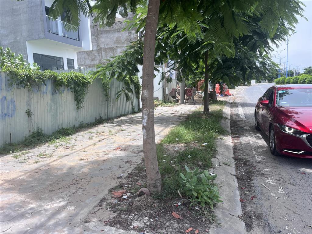 Cần bán nền nhà phố mt đường lvn dự án la maison de cần giờ dt 5x22 giá 7.9 ty  0965 004 *** mr huy