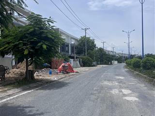 Cần bán nền nhà phố mt đường lvn dự án la maison de cần giờ dt 5x22 giá 7.9 ty  0965 004 *** mr huy