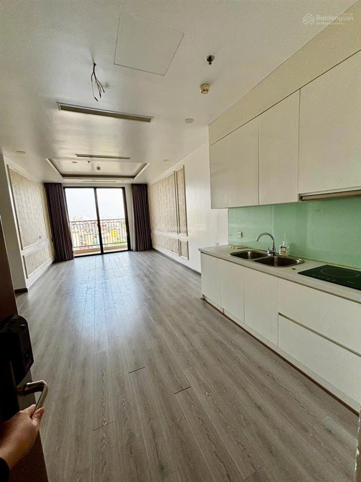 Cần cho thuê căn hộ 2pn 2wc 83m² tại royal city  toà r6 vip nhất khu
