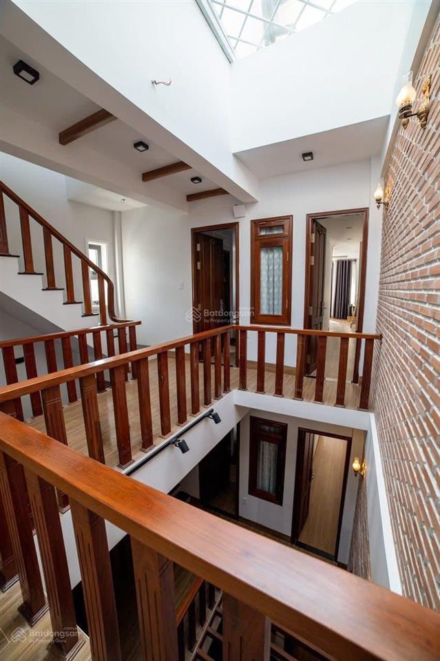 Bán khách sạn mới đẹp mặt tiền đường phan chu trinh biển bãi sau shr 180 m2 giá 33.5 tỷ tl