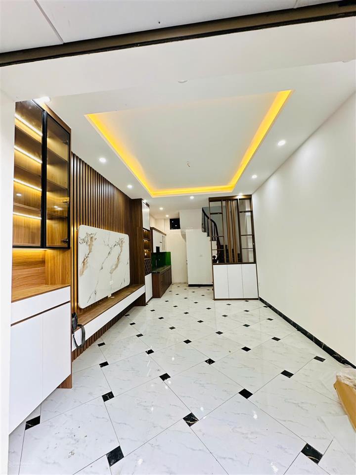 Chỉ cách đh sp thể dục thể thao 500m. nhà đẹp 5t ô tô con lùi cửa  nội thất cực đẹp về ở ngay