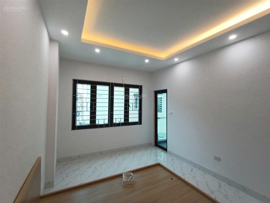 Duy nhất 1 căn gần tt chúc sơn dt 65m*4t xây độc lập thiết kế sân cổng riêng ôtô đỗ gần giá hơn 4tỷ