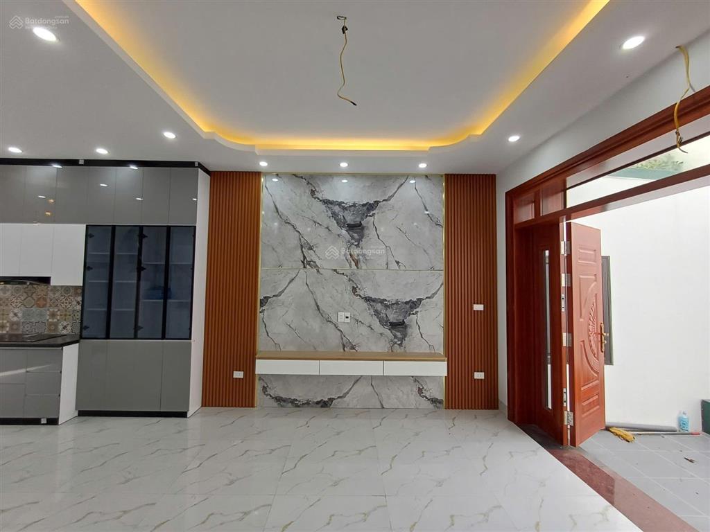 Duy nhất 1 căn gần tt chúc sơn dt 65m*4t xây độc lập thiết kế sân cổng riêng ôtô đỗ gần giá hơn 4tỷ