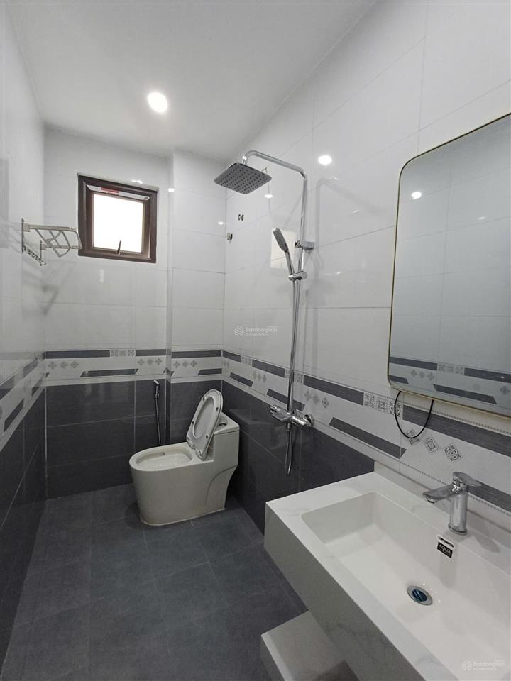 Duy nhất 1 căn gần tt chúc sơn dt 65m*4t xây độc lập thiết kế sân cổng riêng ôtô đỗ gần giá hơn 4tỷ