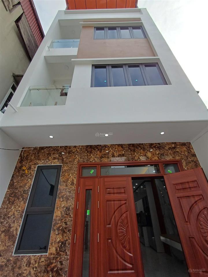 Duy nhất 1 căn gần tt chúc sơn dt 65m*4t xây độc lập thiết kế sân cổng riêng ôtô đỗ gần giá hơn 4tỷ