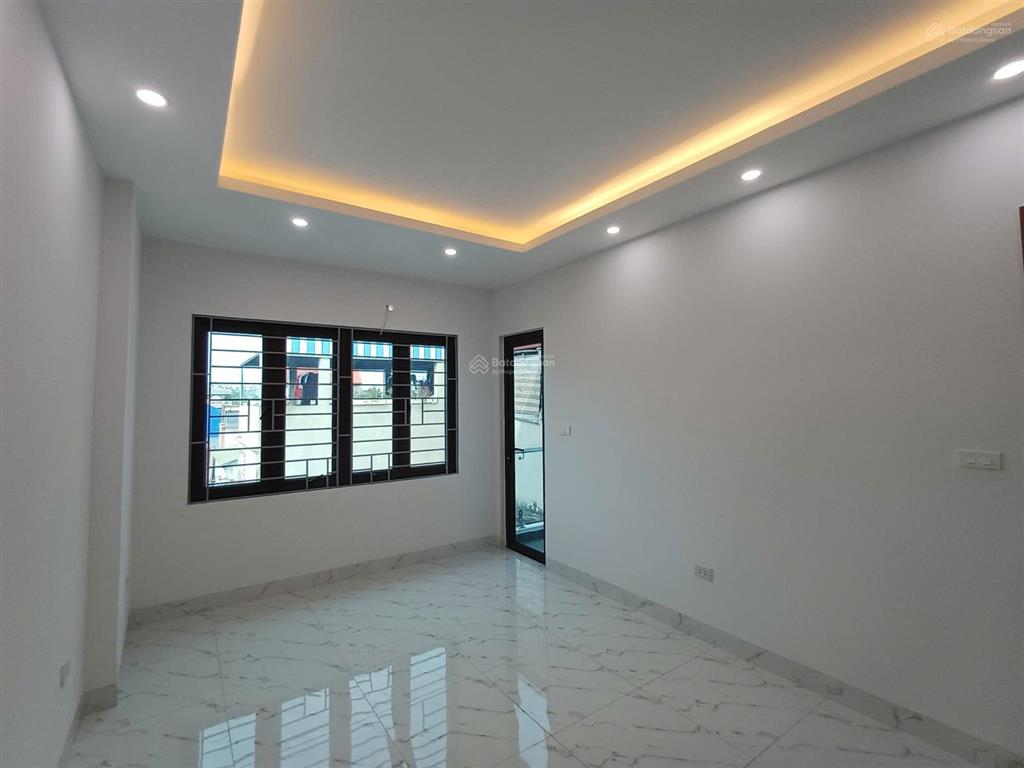 Duy nhất 1 căn gần tt chúc sơn dt 65m*4t xây độc lập thiết kế sân cổng riêng ôtô đỗ gần giá hơn 4tỷ