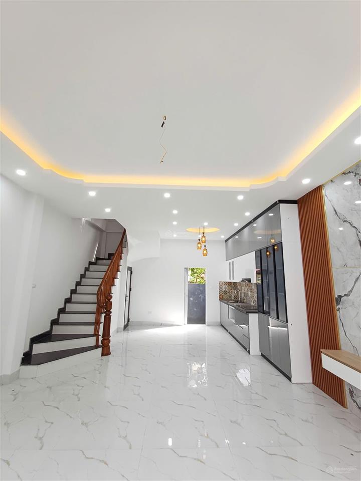 Duy nhất 1 căn gần tt chúc sơn dt 65m*4t xây độc lập thiết kế sân cổng riêng ôtô đỗ gần giá hơn 4tỷ