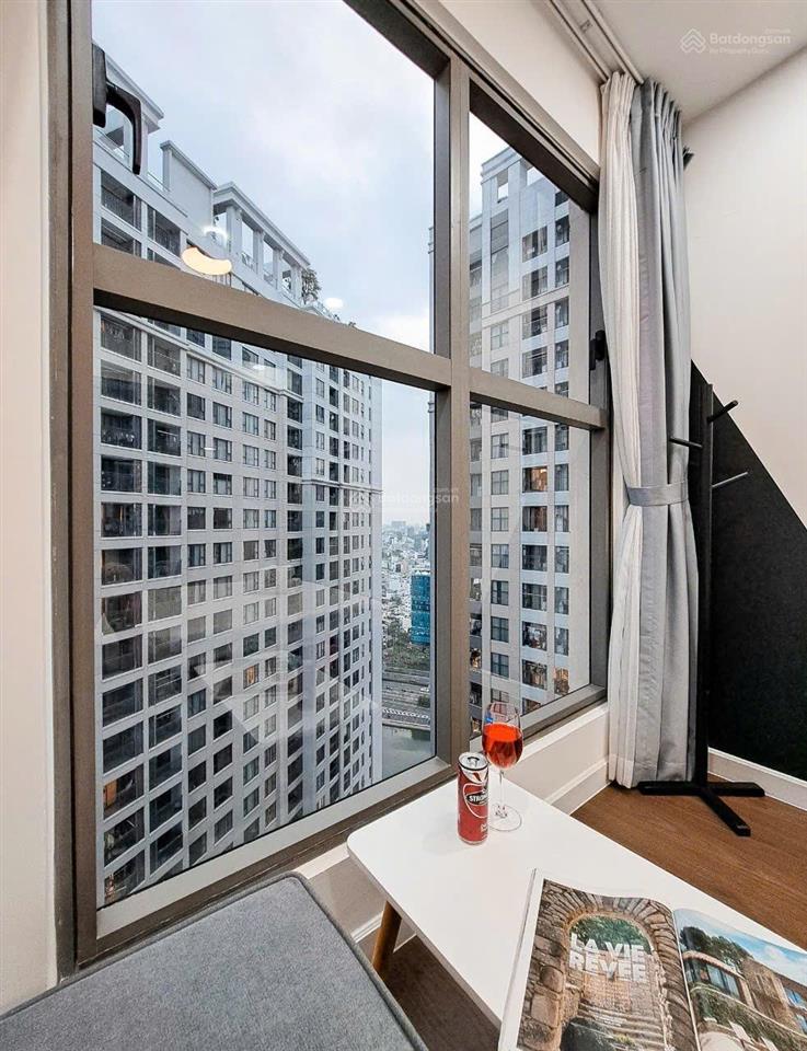 Cần cho thuê căn hộ 2pn  2wc saigon royal quận 4 giá rẻ.  0909 024 ***