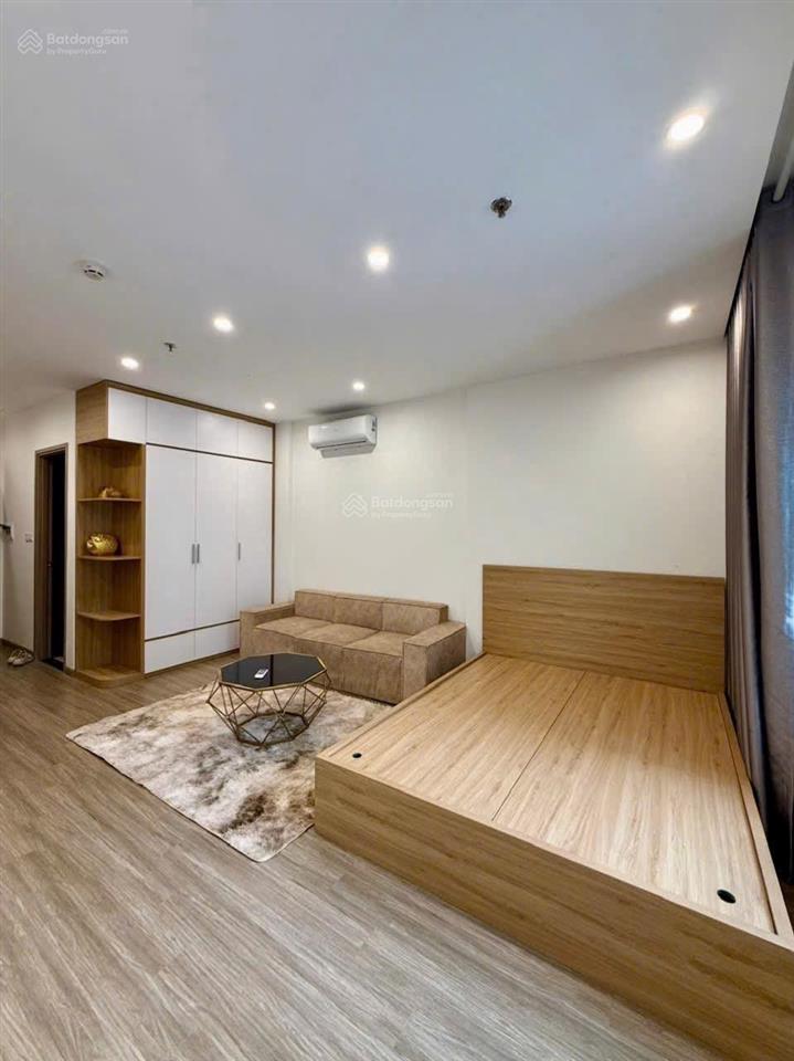 Chính chủ bán căn studio toà sa3, vin smart city 31m2, 2 tỷ 330 full nội thất, tầng 24