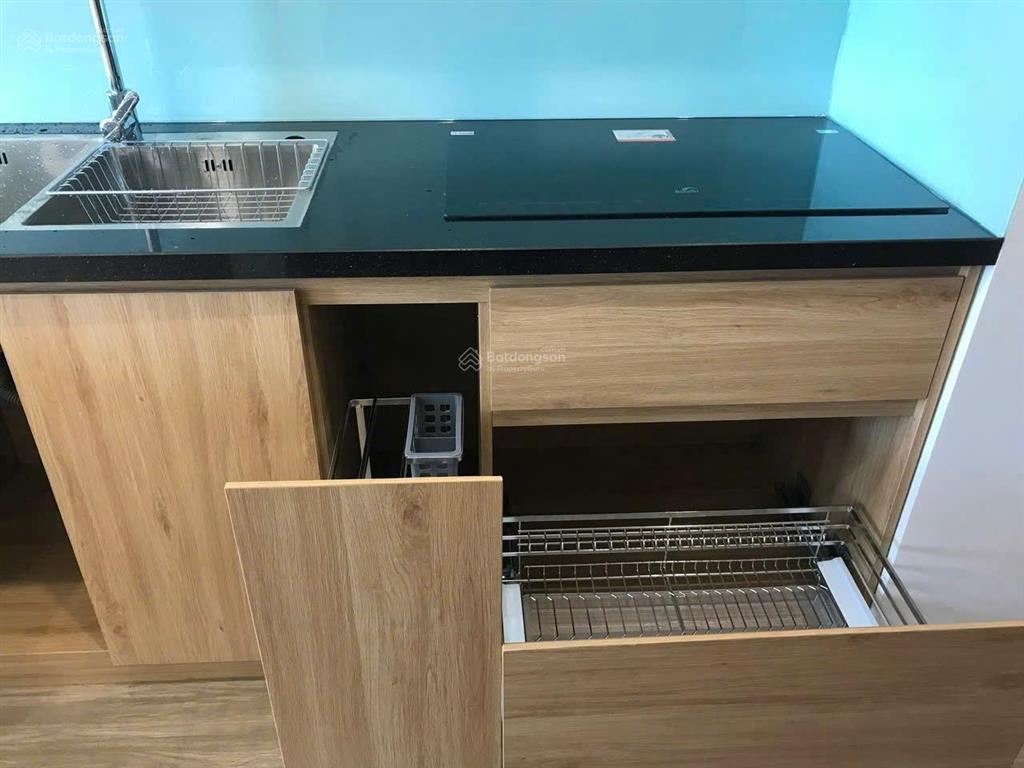 Chính chủ bán căn studio toà sa3, vin smart city 31m2, 2 tỷ 330 full nội thất, tầng 24