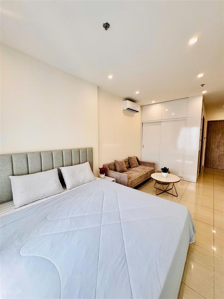 Studio tòa s301 vinhomes smart city, 28m2, 2 tỷ 030 (hai tỷ không trăm ba mươi triệu), đủ nội thất!