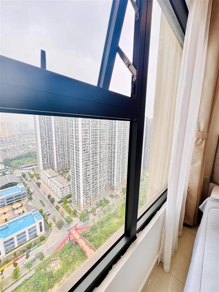 Studio tòa s301 vinhomes smart city, 28m2, 2 tỷ 030 (hai tỷ không trăm ba mươi triệu), đủ nội thất!