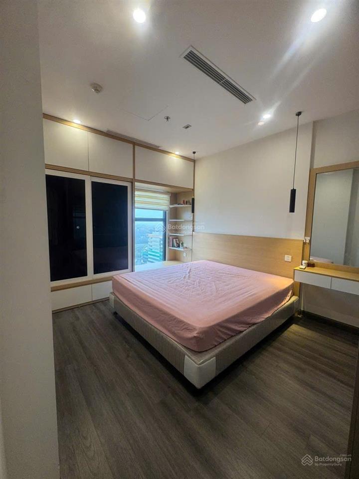 Tôi chính chủ bán căn 2pn 2vs the tonkin vin smart city, 65m2 full đồ tầng 16 giá 4.8tỷ, sẵn sổ