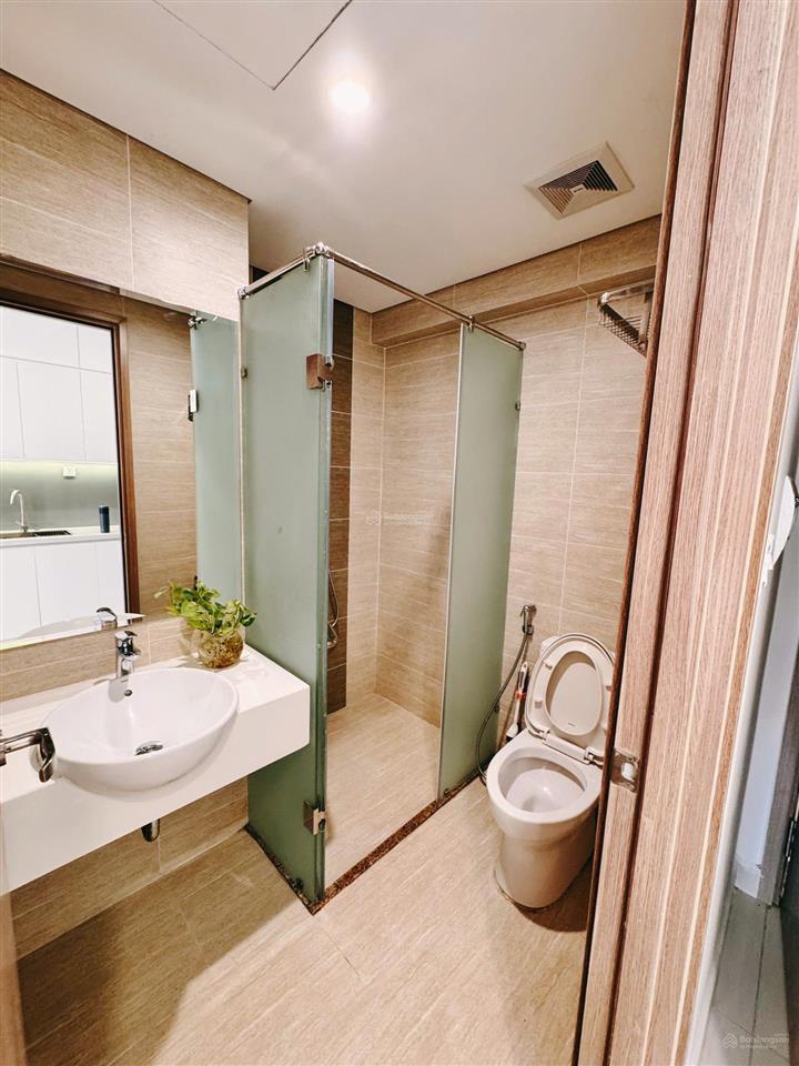 Chính chủ bán căn studio 31,8 m2, 2 tỷ, full nội thất, sẵn sổ, tầng 19, vinhomes smart city