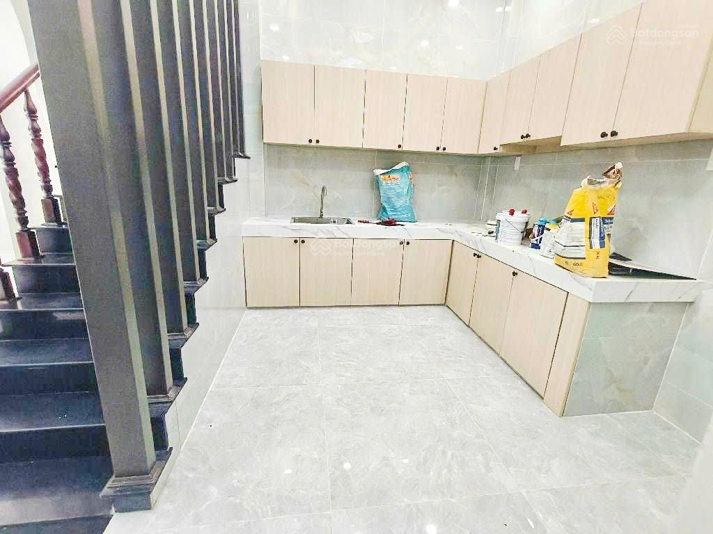 Nhà 4 tầng (4.7x10m)  gần tttm parc mall  chợ phạm thế hiển quận 8