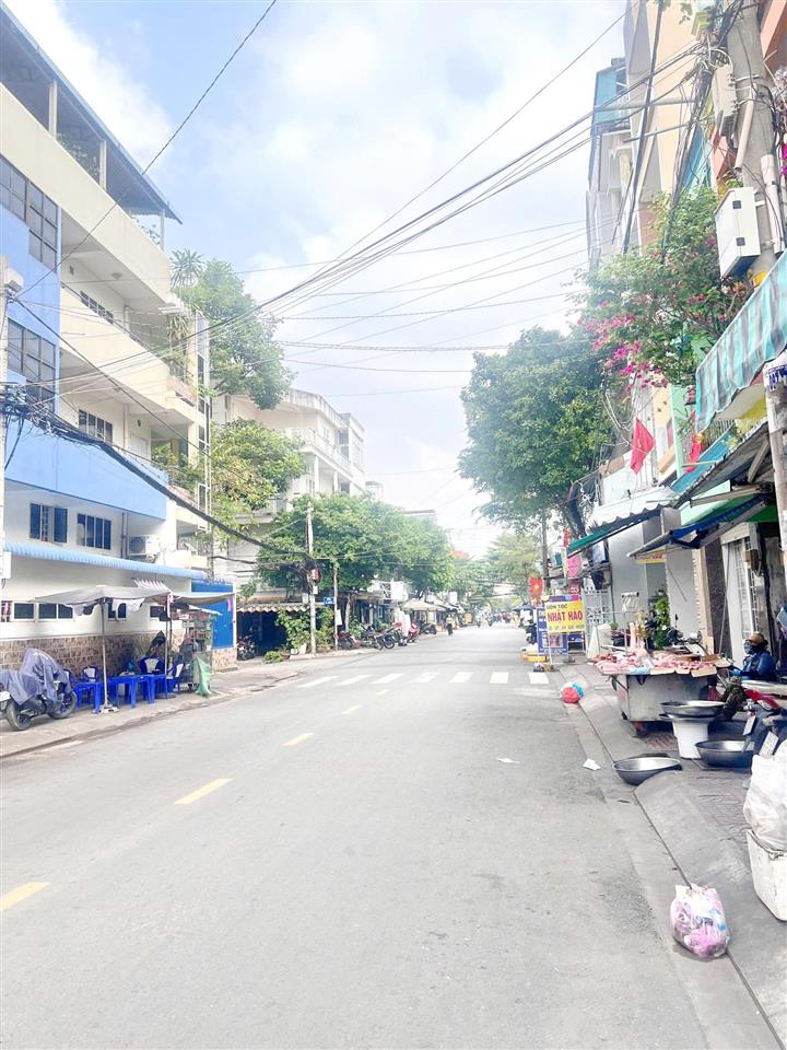 Nhà 5 tầng 10 phòng mặt tiền đường đông hồ  gần chợ phạm thế hiển, quận 8