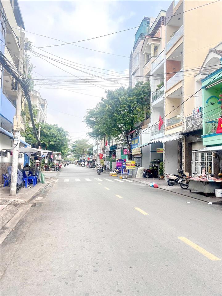 Nhà 5 tầng 10 phòng mặt tiền đường đông hồ  gần chợ phạm thế hiển, quận 8