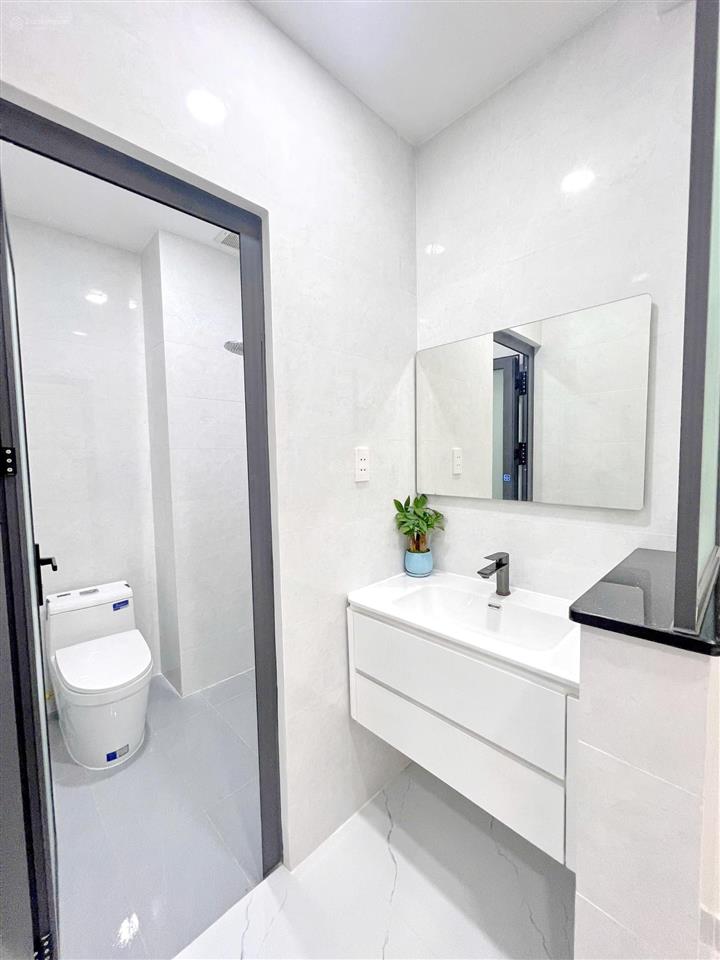 Nhà mới 2 lầu (4,4x14m) hẻm xe hơi đường phạm thế hiển p.3 quận 8   0933 862 *** sương