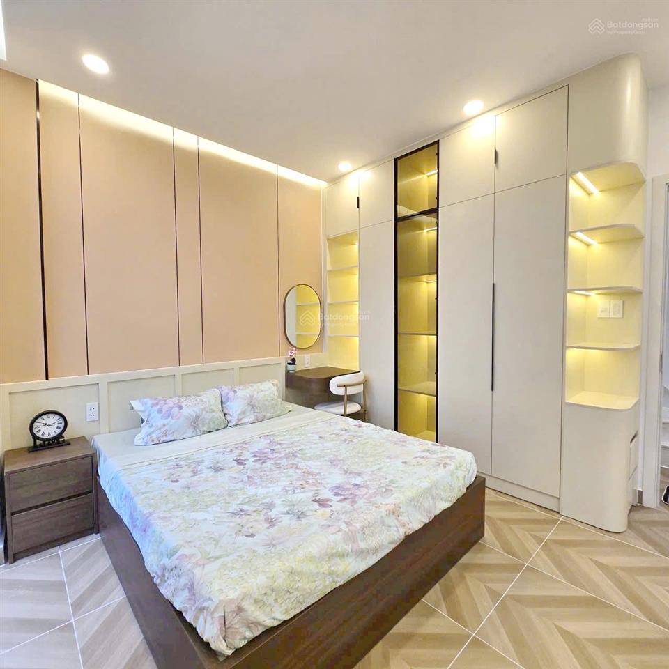 Quận 8 nhà đẹp 4 tầng ngang 6.5m hiếm hxh âu dương lân sát mt phạm thế hiển