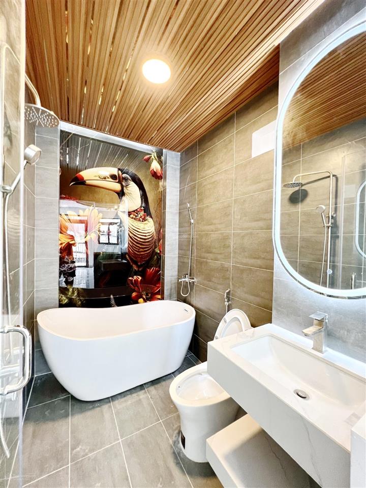 Nhà mới 3 tầng gần mt đường phạm hùng cầu nguyễn tri phương quận 8