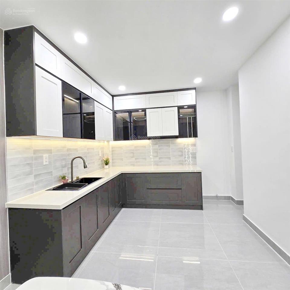 Nhà đẹp 5 tầng gần hẻm xe hơi đường âu dương lân  dương bá trạc quận 8