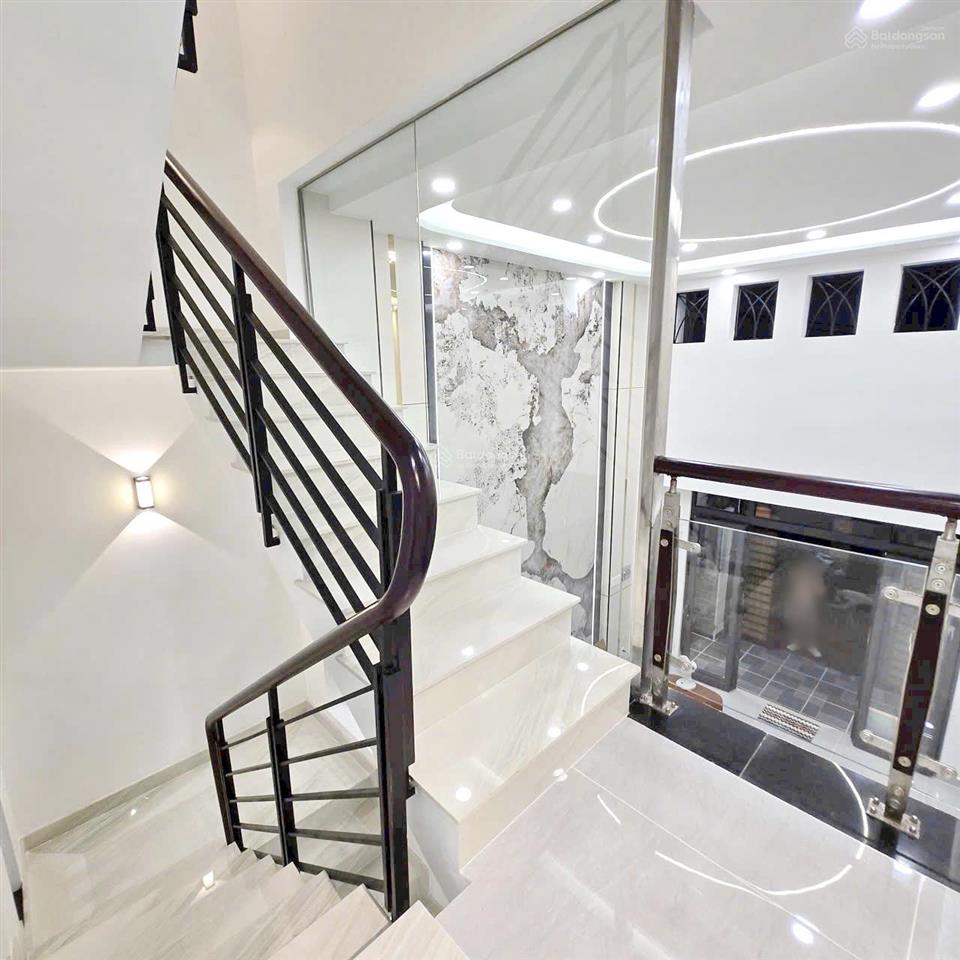 Nhà đẹp 5 tầng gần hẻm xe hơi đường âu dương lân  dương bá trạc quận 8