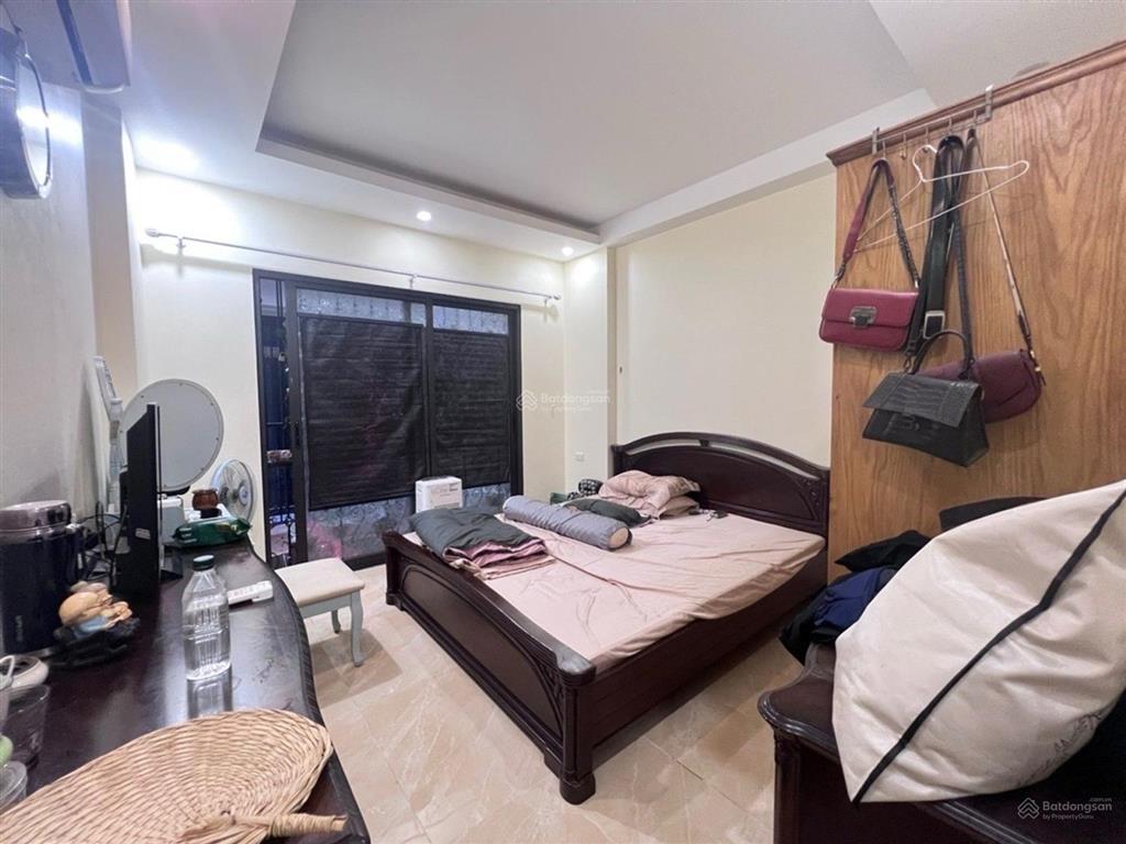 Bán nhà phố ngọc thuỵ ô tô dt30m2 nhà 5 tầng giá nhỉnh 4tỷ