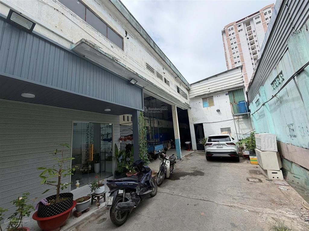 Cho thuê kho 1.000m² mặt tiền lũy bán bích, tân phú