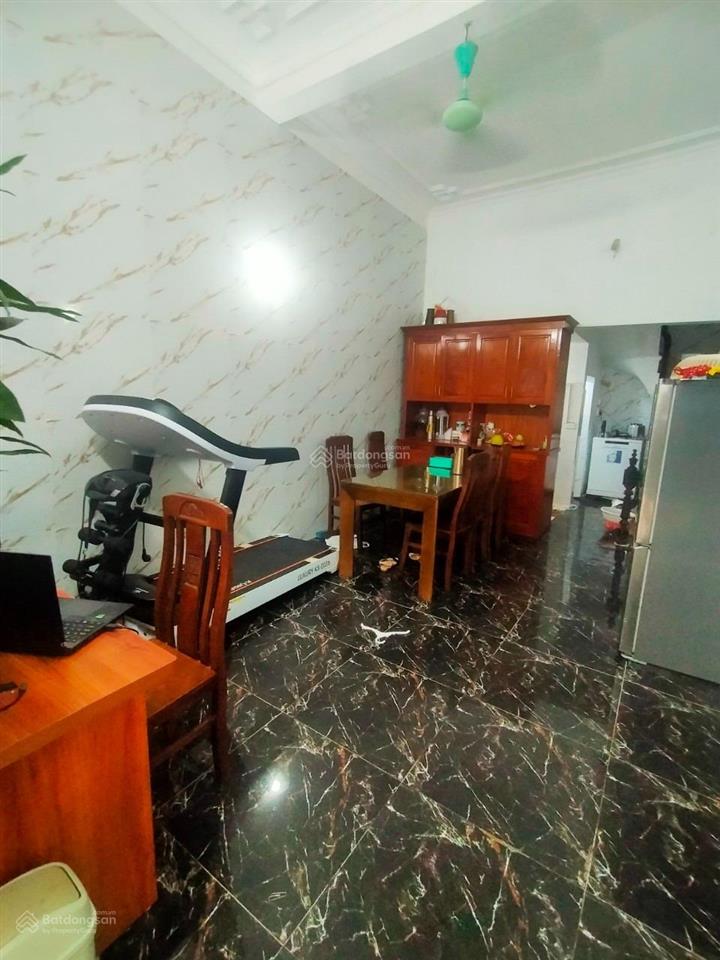 Cho thuê nhà 120m2 gồm 3 tầng giá 8.5 triệu