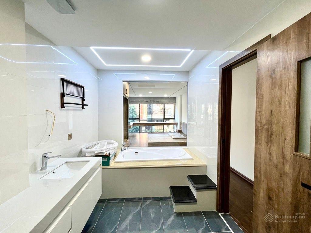 Chính chủ bán nhà 80 m2 giá hơn 10 tỷ ô tô ngũ trông nhà .ngọc hồi nhà 2 mặt .nhà ven hồ rất đẹp