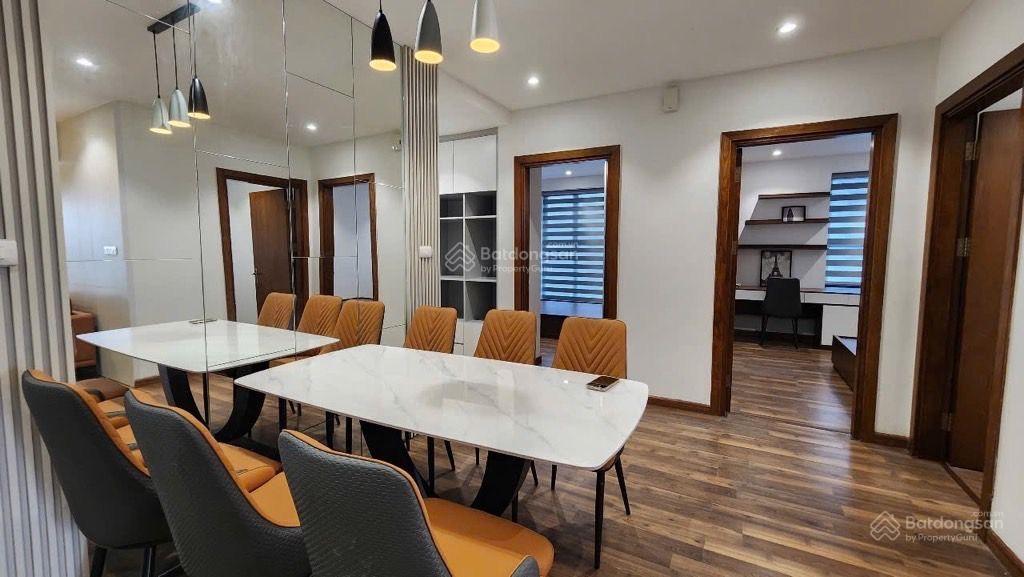 Bán căn hộ tòa b8, 96 định công, thanh xuân, 124m2, 7.x tỷ, 3 pn, 2wc, sổ đỏ cc, full nội thất đẹp.