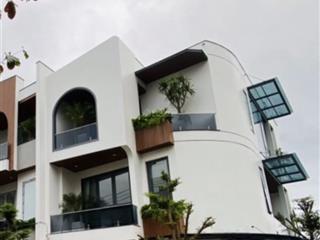 Bán gấp nhà 2 lầu (8x20m). ngay chợ bờ ngựa hưng nhơn bình chánh. giá 1,25 tỷ. đang cho thuê 15tr.