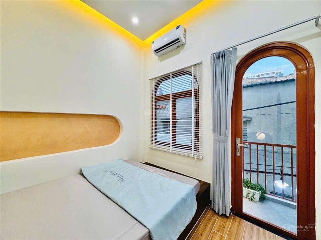 Bán nhà 2 lầu 4.2x18m, giá 1,1 tỷ đồng. đường lý chiêu hoàng. đang cho thuê 12tr. sổ hồng riêng