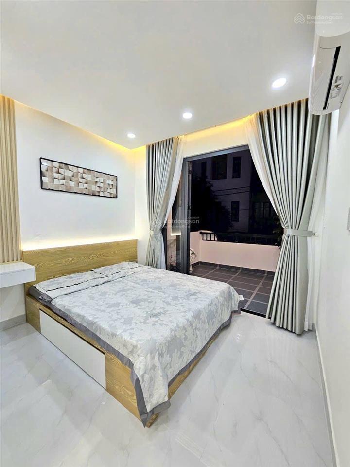 Bán nhà 2 lầu 4.2x18m, giá 1,1 tỷ đồng. đường lý chiêu hoàng. đang cho thuê 12tr. sổ hồng riêng