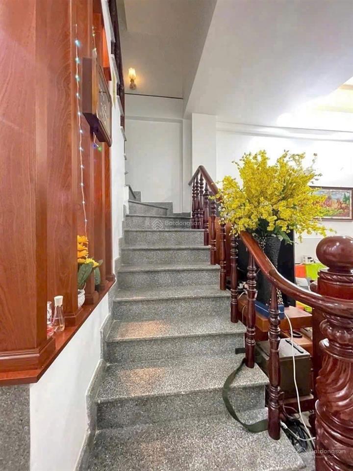 Bán nhà 2 lầu 6x20m. giá 800 triệu. đường quản trọng linh, ngay chợ bình điền. đang cho thuê 25tr.