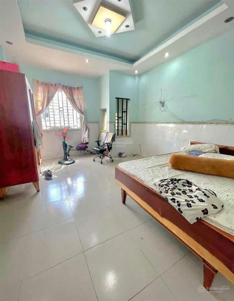 Bán nhà 4x15m. giá 2,2 tỷ. hẻm 1/ đường an bình. gần bệnh viện an bình. nhà đang cho thuê 12 triệu.
